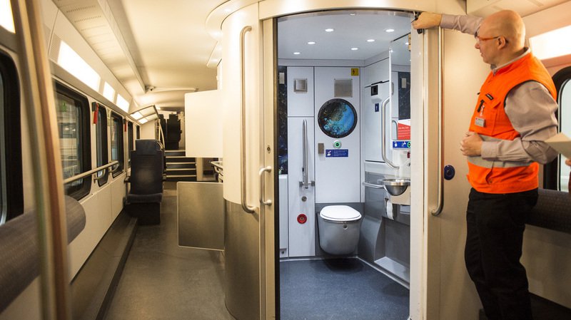 Comment fonctionnent les toilettes dans un train ?